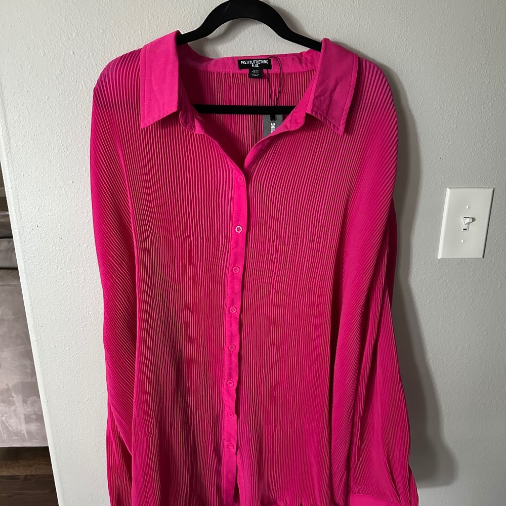 New With Tags PrettyLittleThing plus size Fuchsia Blouse Plus Size Womens US 20